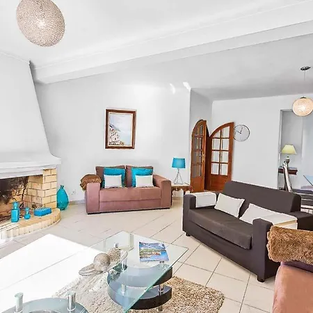Sleeps 8 With Pool Air Con And Wifi 빌라