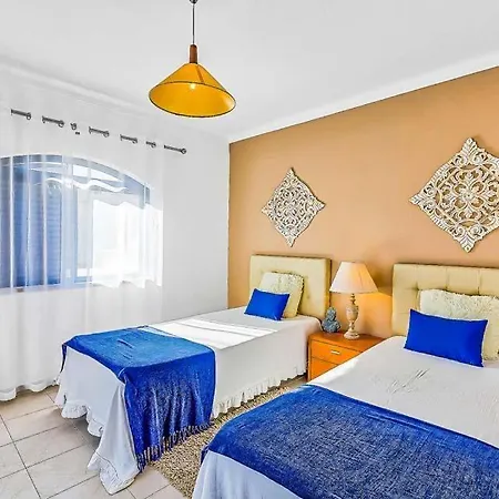 빌라 Sleeps 8 With Pool Air Con And Wifi